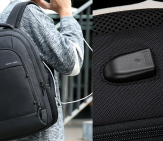 Внешний USB порт в черном рюкзаке Mark Ryden MR9010